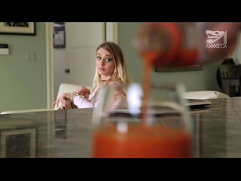 ❤️ Ngoanana ea chesang ea nang le matsoele a maholo le pussy e thata o fumana mokoko ho tloha motho ea lahlehileng, empa o thata haholo ❤️❌  ☑